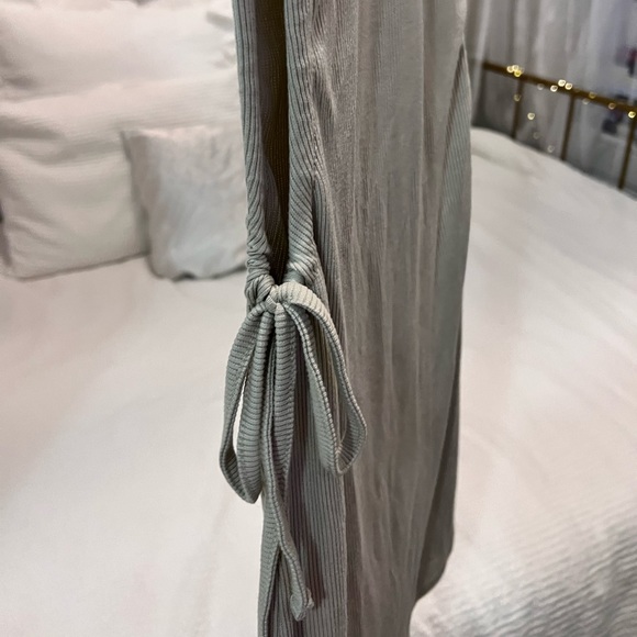 Cut-out Bodycon Midi T-Shirt Dress - Picture 3 of 5